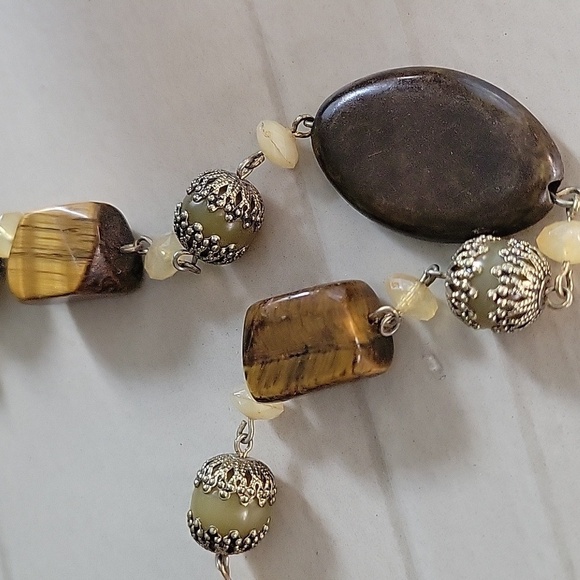 Elegant Avon Vintage Brown, green and Gold Beaded statement Necklace - Picture 4 of 4